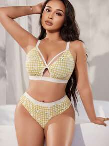 SHEIN 加大码女士舒适文胸和内裤内衣套装，带有格子花朵印花和镂空设计，内衣