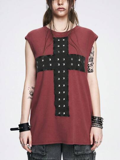Grunge Punk Elegante camiseta sin mangas roja lavada con efecto nieve, estilo callejero, con corte holgado para mujeres y accesorios de cruz y tachas de metal