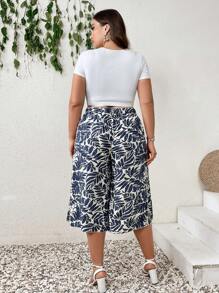 SHEIN Privé Pantalon large mi-mollet décontracté et élégant grande taille avec ceinture, fente latérale, imprimé de fleurs et de feuilles anciennes, parfait pour les vacances à la plage - Bleu et Blanc - Voir 2