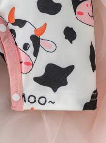 SHEIN Ropa De Una Sola Pieza Con Volantes Y Banda Para La Cabeza Con Diseño Gráfico De Letra Y Vaca Para Bebé Niña