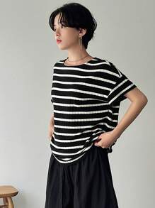 FRIFUL 女士夏季條紋印花圓領短袖休閒T恤 - 黑色 - 查看 4