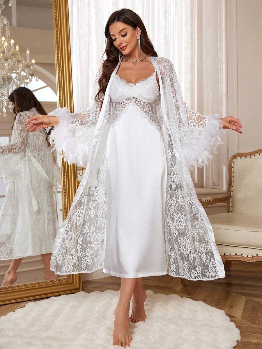 Slumberist 羽毛对比蕾丝长袍和蕾丝边缎面吊带连衣裙睡衣套装白色套装 - 白色 - 查看 1