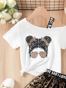 SHEIN 少女角色印花不對稱領口上衣,帶字母細節及豹紋蕾絲裙子套裝