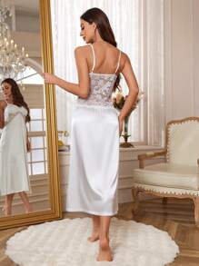 Slumberist 羽毛对比蕾丝长袍和蕾丝边缎面吊带连衣裙睡衣套装白色套装 - 白色 - 查看 6