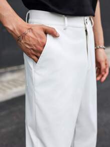 Manfinity Hypemode Pantalones casuales con botones de unicolor y bolsillos con vuelo para hombres