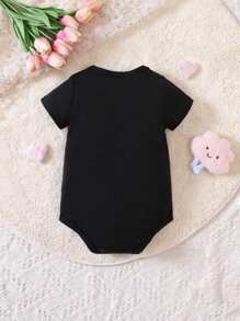 Barboteuse triangulaire à manches courtes pour bébés filles, imprimée avec slogan de lettres colorées et papillon dessin animé mignon