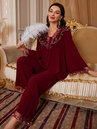 刺绣蕾丝边 V 领半纽扣开合束腰长袖上衣长裤睡衣套装假日季节秋季服装