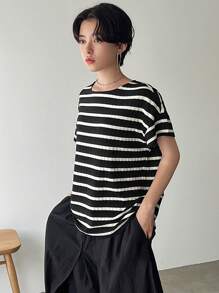 FRIFUL 女士夏季條紋印花圓領短袖休閒T恤 - 黑色 - 查看 3