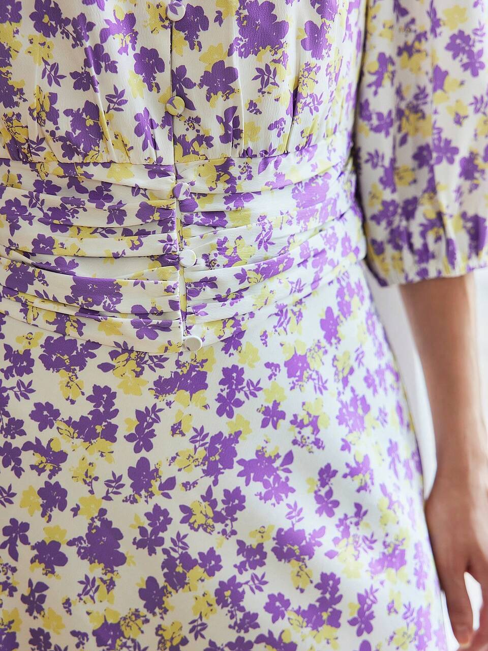 DITSY FLORAL V-NECK LANTERN SLEEVE RUCHED WIDE HEM TOP & SKIRT