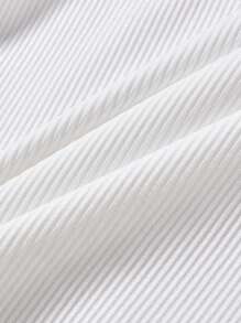 SHEIN Conjunto de 2 piezas de ropa callejera Y2K para niña preadolescente que incluye una camiseta con parche de mariposa rosa y una falda con diseño de patchwork