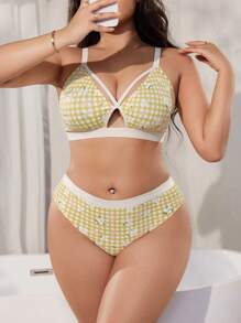 SHEIN 加大码女士舒适文胸和内裤内衣套装，带有格子花朵印花和镂空设计，内衣