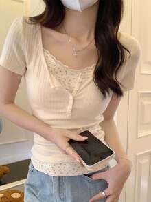 女士蕾絲拼接短袖2合1上衣，修身版型，白色內搭作內衣，時尚潮流 - 杏色 - 查看 5