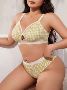 SHEIN 加大码女士舒适文胸和内裤内衣套装，带有格子花朵印花和镂空设计，内衣