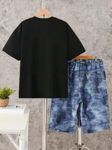 SHEIN 2 件套青少年男孩街頭時尚印花 T 恤和短褲套裝 - 彩色 - 查看 2
