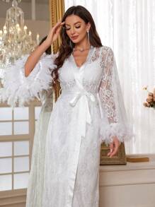 Slumberist 羽毛对比蕾丝长袍和蕾丝边缎面吊带连衣裙睡衣套装白色套装 - 白色 - 查看 7