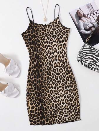 فستان نمر مزين بتريم الخس