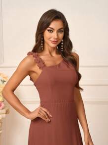SHEIN Belle Vestido romántico de mujer con cuello asimétrico, diseño de espalda descubierta y tirantes spaghetti. Confeccionado en encaje floral y tela de gasa, en línea A y longitud completa. Ideal para dama de honor.