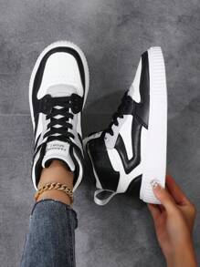 Sapatos Esportivos femininos de Cano Alto Branco e Preto, Design de Tira Respirável e Confortável, Tênis Atlético Feminino de Couro - Preto e Branco - Visão 2