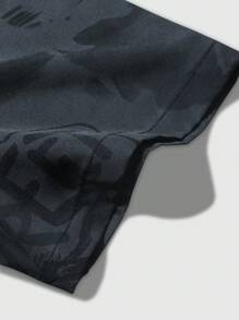 Manfinity LEGND 男士夏季塗鴉印花短袖休閒襯衫 - 黑色 - 查看 7