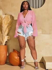 SHEIN SXY Chemise à manches longues en tissu texturé froissé transparent avec boutons, lien à l'avant et poches pour grandes tailles. Protection solaire, convient pour l'été, les sorties, les anniversaires, les enterrements de vie de jeune fille, les tenues casual, les courses, le streetwear, les sorties, les vacances, la plage. Facile à assortir et affinante.