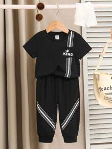 SHEIN Baby Boy Black Color Fall Fashion Two-Piece Set With Color Block Decorative Weave Tape, Soft Knitted Crewneck Short Sleeve Top And Long Pants, Suitable For Daily Casual And Outdoor Activities