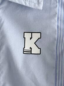 Cozy Pixies Ensemble 2 pièces de tenues d'été pour jeune garçon avec chemise à col, boutonnée à manches courtes, rayures bleues et blanches et shorts unicolore. Convient pour l'école, une tenue décontractée, une fête d'anniversaire, une vacance estivale, etc.