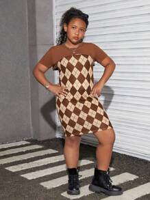 SHEIN Tween Girls Extended Size Vibrant Holiday Knit Round Neck Short Sleeve Top And Plaid Strap Dress Set, Spring/Summer