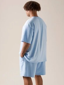 Manfinity VCAY 2pcs Men's Plus Size Light Blue And White Summer Casual Vacation Loose Fit Drop Shoulder Short Sleeve T-Shirt And Waist Drawstring Shorts Set - Blue - View 2