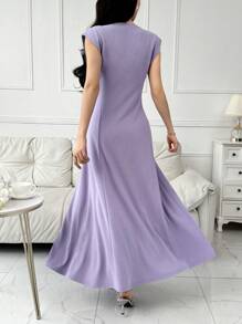 Mulvari Vestido en línea A de color sólido para el verano