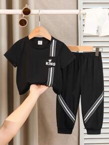 SHEIN Baby Boy Black Color Fall Fashion Two-Piece Set With Color Block Decorative Weave Tape, Soft Knitted Crewneck Short Sleeve Top And Long Pants, Suitable For Daily Casual And Outdoor Activities