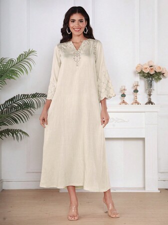 Elegant Embroidered Arabic Dress Jalabia, V-Neck Ruffle 3/4 Sleeve, Latest 2025 Design, Saudi National Day Abaya