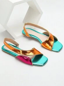 صندل نسائي مسطح عصري جديد لصيف 2024 يتميز بعدة حزام زخرفية، مقاومة للانزلاق ومناسبة للشاطئ والأنشطة الخارجية، صنادل نسائية مسطحة مع شريط معدني لامع متعدد الألوان