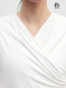 BizChic Regata feminina casual plissada de verão com decote em V em cor sólida - Branco - Visão 5