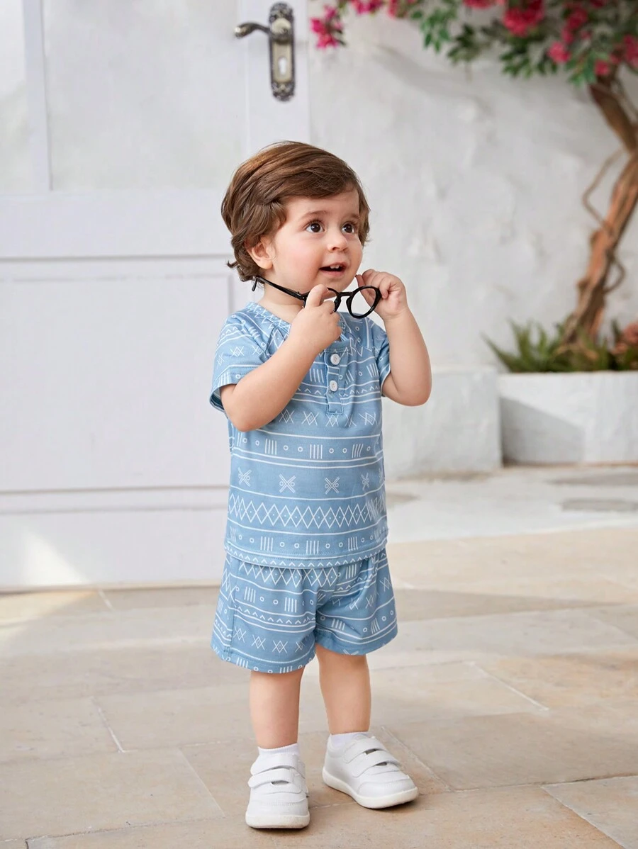 男嬰幾何圖案前紐扣T恤和短褲 - 藍色 - 查看 1