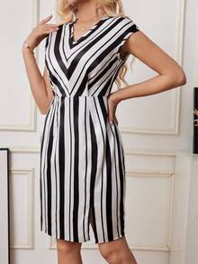 Q8021 Striped Print Batwing Sleeve Split Dress - Black and White - View 3