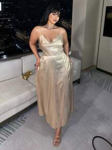 SHEIN Clasi Vestido de talla grande de moda de verano con cuello drapeado y correas divididas con sensación metálica