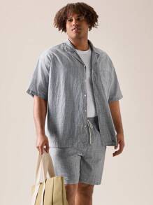 Manfinity VCAY 2入組男士加大尺寸休閒寬鬆條紋下擺立領短袖襯衫和直筒膝長褲，適合夏季日常穿著 - 彩色 - 查看 1