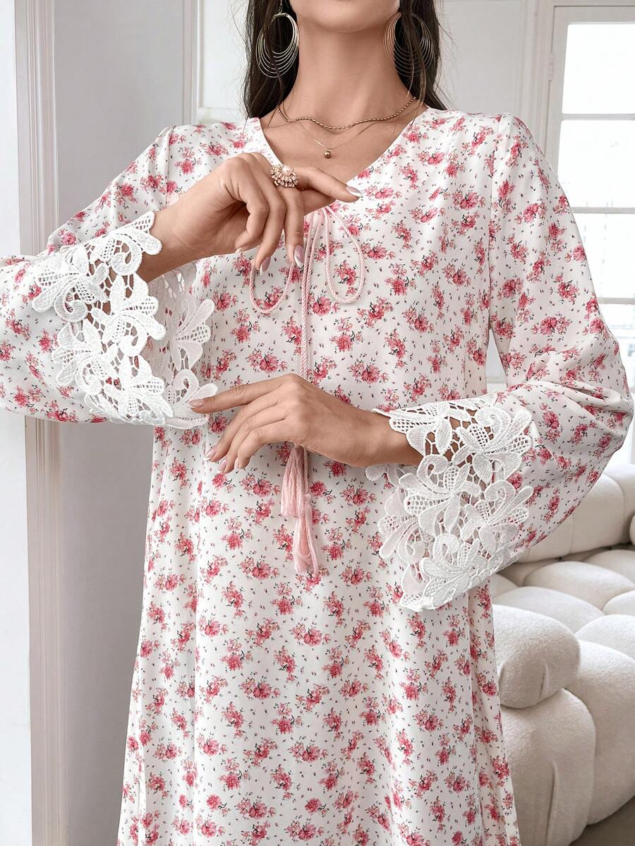 Yasmyna Đầm hoa nhỏ cổ chữ V buộc nơ giả - Hồng - Xem 1