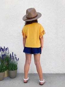 SHEIN Conjunto De Camiseta De Manga Corta Con Flecos Y Estampado De Patrón Floral Y Cartas Decorativas Para Niñas Jóvenes Con Shorts De Mezclilla Para Primavera/verano