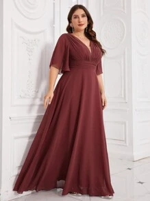 大码优雅短袖雪纺连衣裙，V 领和喇叭下摆伴娘礼服