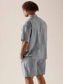 Manfinity VCAY 2入組男士加大尺寸休閒寬鬆條紋下擺立領短袖襯衫和直筒膝長褲，適合夏季日常穿著 - 彩色 - 查看 2