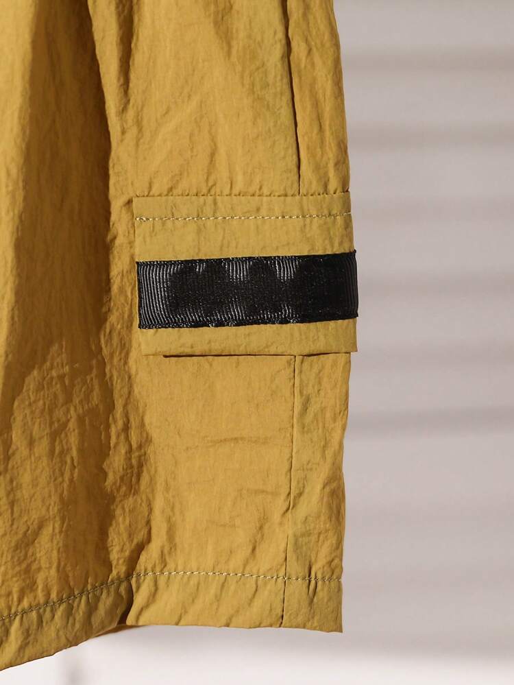 ベビーボーイ夏の作業服ポケット付きフード付きベスト単色丸首半袖Tシャツとショートパンツのカジュアルセット