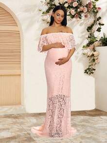 Sukienka ciążowa z odkrytymi ramionami i falbaniastym kołnierzem, długa, koronkowa, syrenka, do sesji zdjęciowej, baby shower - Różowy - Zobacz 4