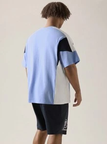 Manfinity NXTstreet 2 szt./zestaw Plus Size Męski swobodny, luźny, dzianinowy T-shirt z krótkim rękawem i okrągłym dekoltem oraz szorty z prostym stanem Nadaje się do uprawiania sportów letnich Powrót do szkoły