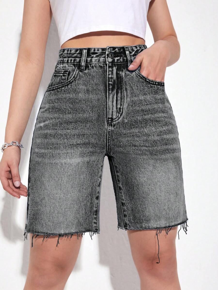 SHEIN Essnce Quần short denim thường ngày có túi viền viền sờn Bermuda dành cho nữ - Màu Xám nhạt - Xem 1