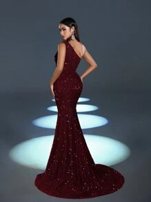 Elegante y encantador vestido de noche con un hombro y abertura con lentejuelas - perfecto para eventos de alfombra roja, bodas de lujo, inauguraciones de galerías de arte y galas de moda de medianoche - Burdeos - Ver 2