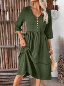SHEIN LUNE Vestido midi verde militar sólido de verano/otoño con escote en V, mangas medias, dobladillo de encaje y corte en línea A - Verde militar - Ver 2