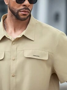 Manfinity Homme 男士夏季翻盖细节休闲衬衫和短裤套装，适合日常穿着 - 卡其色 - 查看 5