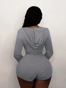 Slaydiva 2 pièces Set : Streetwear décontracté Femme Grise Shorts Moulants Avec Capuche Et Fermeture Éclair Avant