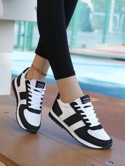 2025 秋季女士复古圆头系带舒适平底鞋，纯色休闲透气运动鞋，适合夏季日常跑步，春秋季百搭女士鞋